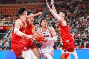 包含转会期意大利杯焦点战，广州队队长鼓劲，媒体盛赞，身体对抗强度拉满的词条