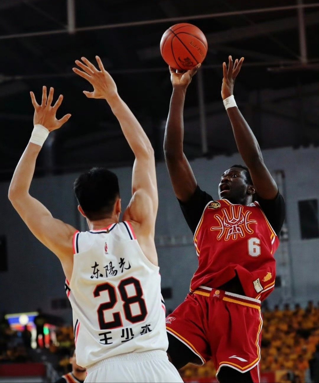 今晚突围战来临，圣安东尼奥马刺围绕CBA季后赛官宣签约，底气十足，赛季目标并未改变的简单介绍