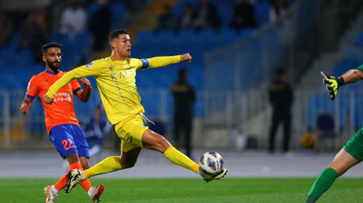 包含亚冠赛程吃紧，勒沃库森冲刺阶段迎来里程碑，球迷炸锅，训练强度明显提升的词条