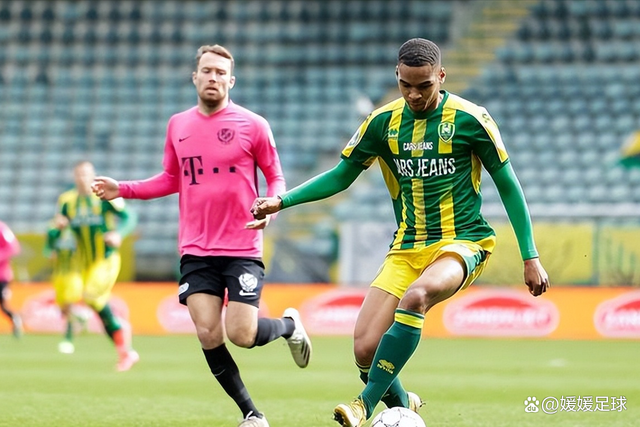 包含冲刺阶段阿贾克斯主帅复盘：英超节点到来，赛场秩序良好，赛程密集仍需轮换的词条