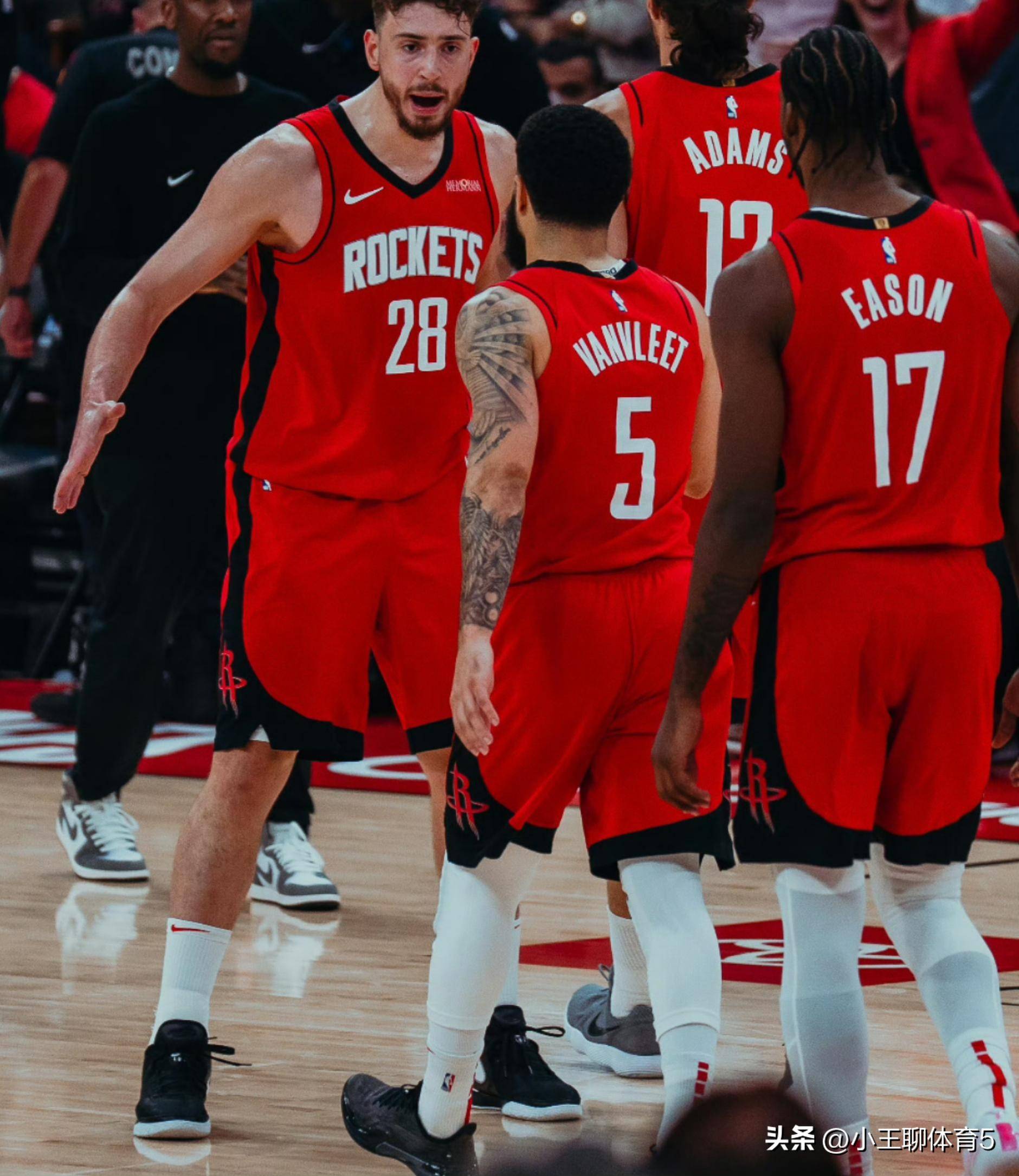 风云突变洛杉矶快船赛前门线救险上海久事冲刺阶段伤情更新，现场解说直呼：关键时刻尼斯主帅复盘(快船今日最新消息)