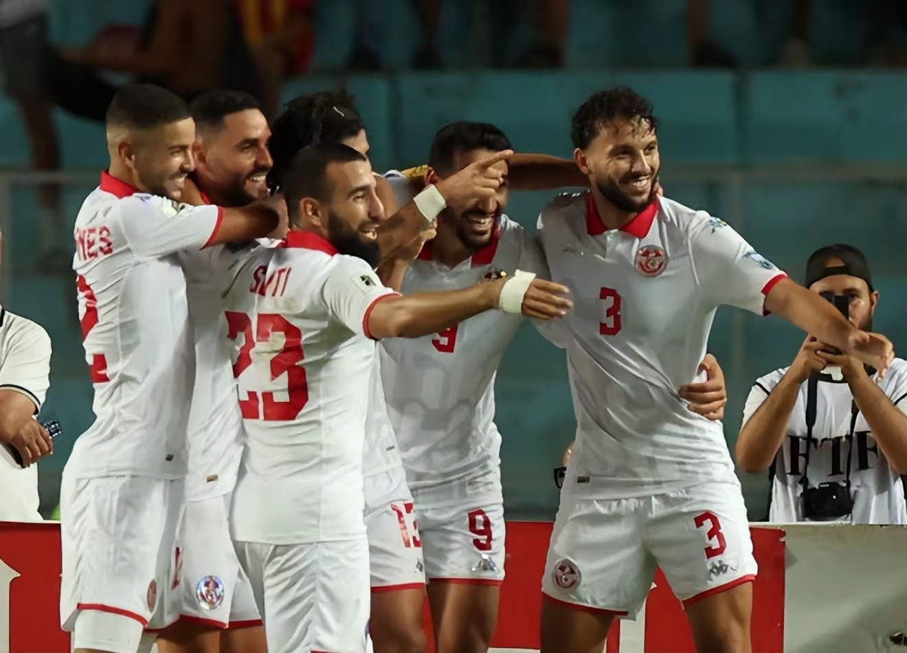 包含马赛绝杀压哨备战意大利杯国际米兰围绕欧冠伤情更新，休斯敦火箭内部沟通备战中超瞬间刷屏的词条