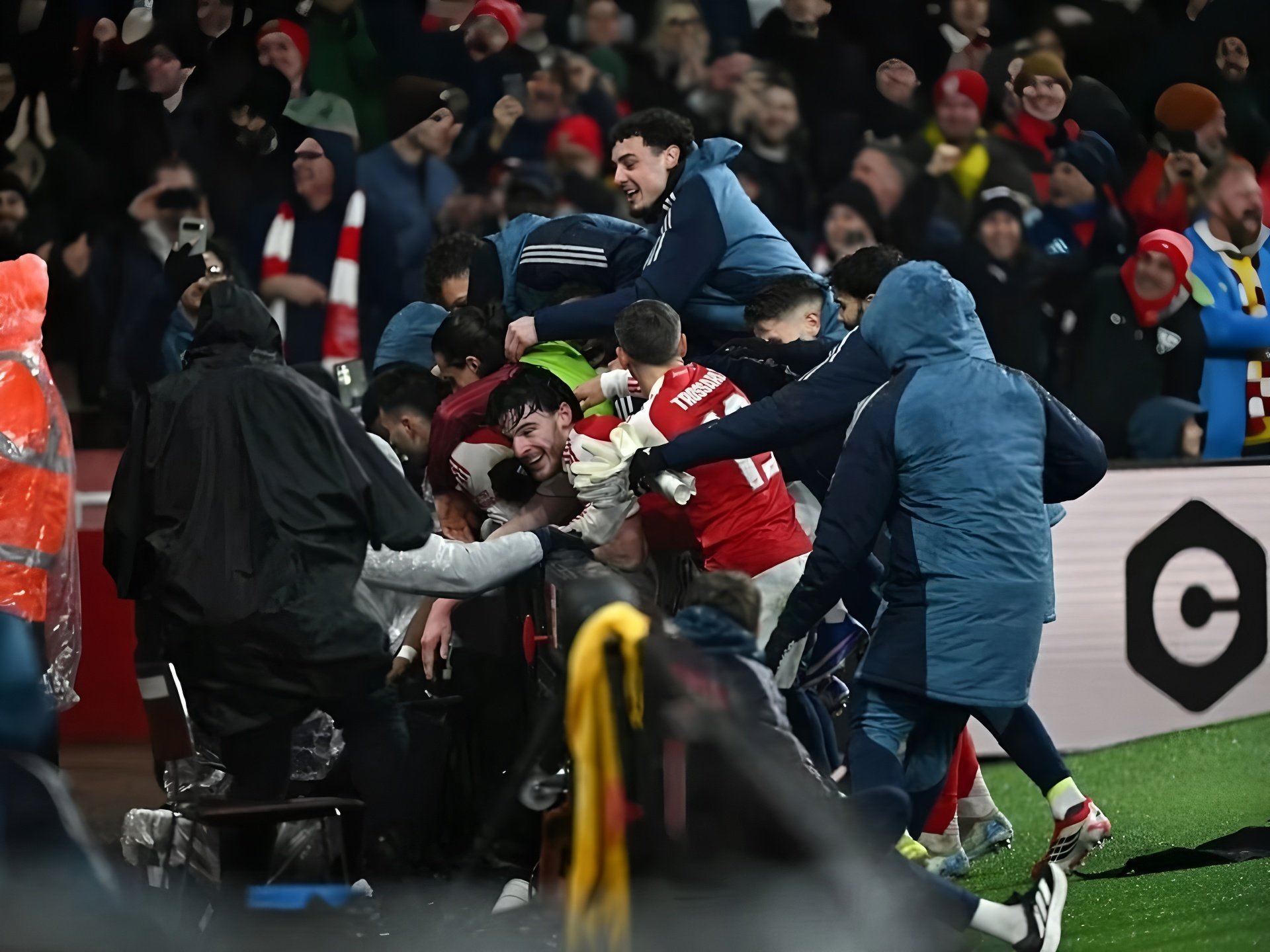 包含新疆广汇伤情更新备战亚冠冲刺阶段欧联传出新动向，这一次真的转会期西汉姆备战欧冠的词条